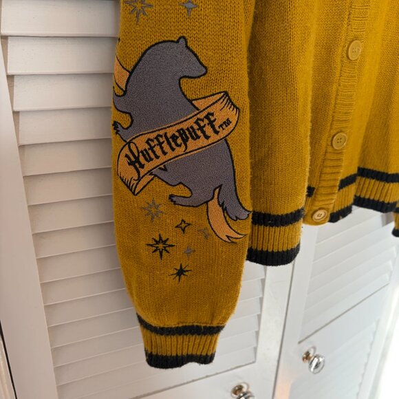 Hot Topic Harry Potter Hufflepuff Skimmer Cardigan yellow black small medium - Picture 3 of 10